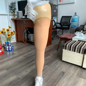 Chân tháo khớp hông