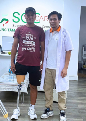 Chân giả trên gối